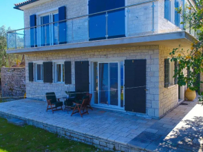 Villa Lemonita: Brand new, sea views, WiFi, near Loggos