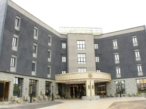 Candellux Imperial Hotel and Suites