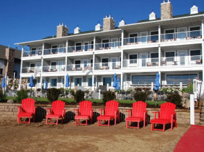 Quarterdeck Resort & Restaurant