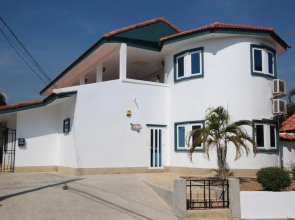 4 bedroom villa- sleeps 8