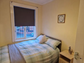 Lovely, Large 3 - Bedroom House in Preston