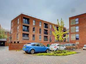 Lovely Flat in Kiln Close With Free Parking