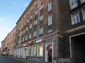 City Inn Riga Apartment, Town Hall view with parking