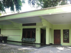 RedDoorz near Balai Kota Surabaya