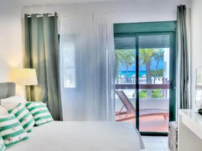 Oceanfront 3 Bdr Apt S-B201