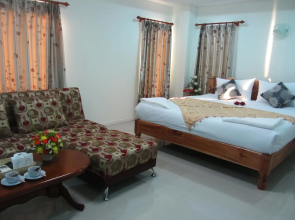 Rueanrimnam Hotel