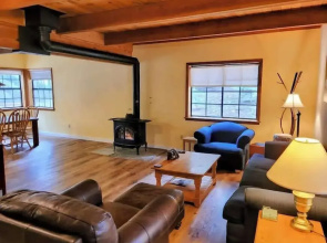 Relax Inn Close to Attractions Galore!