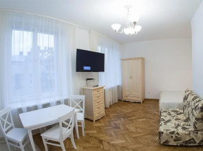 Apartment on Doroshenka 12
