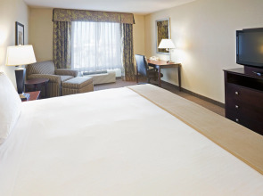 Holiday Inn Express & Suites Eagle Pass by IHG