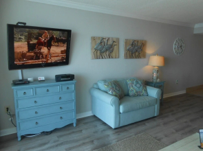 1111 Waters Edge Resort 2 Bedroom Condo by Redawning