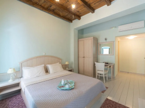 999 Luxury Hotel