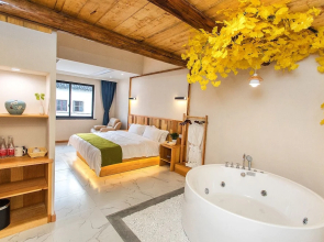 Wuzhen Ziye Musu Inn