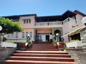 Polychrono Beach Hotel