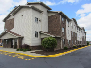 American Inn Suites Detroit Metro Airport