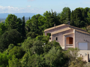 Villa with 3 suites, swimming pool, phenomenal view, walking distance restaurant