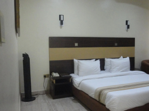 Caesar's Court Hotel and Suites
