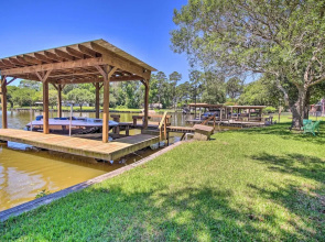 Waterfront Onalaska Retreat w/ Private Dock!