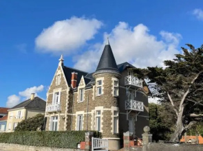 Appartement rénové dans villa d'exception face à la mer