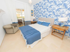 Beautiful 3BEDROOMS/2BATH/Golden Mile