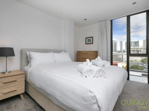 QV Luxury Victoria Park Apartment - 813