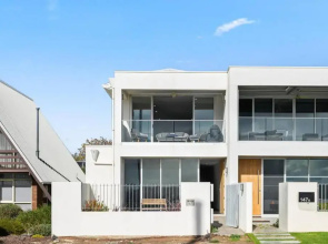 Meander ~ Dreamy Abode with Unrivaled Views