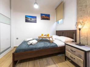 Stylish Koukaki Apartment by Cloudkeys
