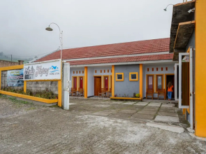 RedDoorz near Candi Cetho Karanganyar