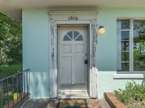 Charming Waterfront 3 Bedroom Cabin by RedAwning