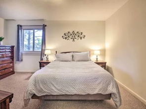 Ski-in Ski-out Wintergreen Condo w/ Balcony