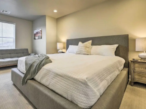 Washington Hiking Getaway w/ Pool Access!
