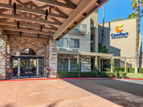 Comfort Inn & Suites Orange County John Wayne Airport