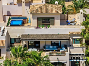 300 SQM Penthouse · Private Swimming pool · BBQ · WiFi
