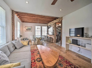 Charming Cottage w/ Yard - 2 Mi to Tinker St!