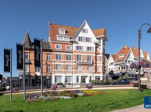 Elegant Seaside Apartment