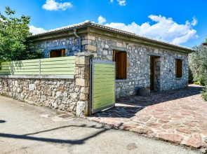 Boutique Stone Cottage With Large Terraces