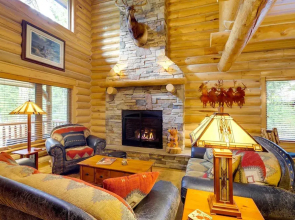 Exquisite Mccall Log Cabin - Walk to Payette Lake!