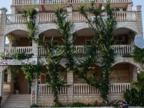 Angolo Apartments