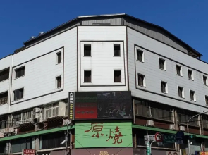 Crystal City Hotel