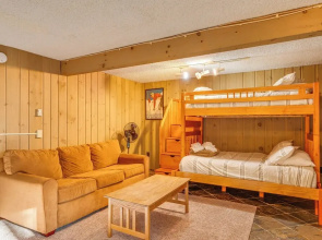 0.5 Mi to Dtwn & Trails: Conway Condo w/ Hot Tub!