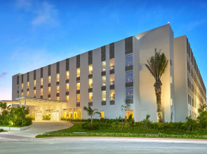 City Express Suites Cancún Aeropuerto Riviera