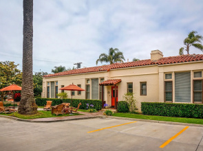 Harbor House Inn