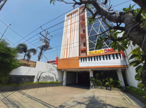 Front One Inn Semarang