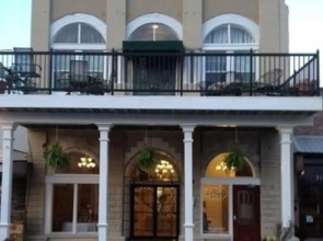Hamilton House Inn