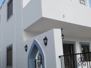 Lardos House