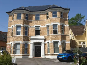 Superb 2 beds 2 baths New Apartment w/ Garden+Patio