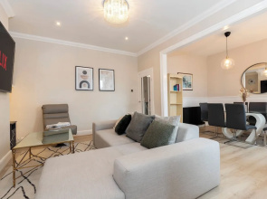 Bright 4-bedroom Maisonette in Gateshead