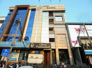 OYO 13063 Hotel Rahul