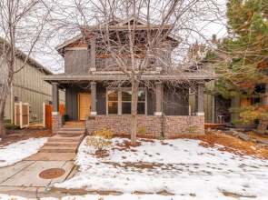 Deschutes by AvantStay Two Story Modern Cabin Only 10-Minutes From DT Bend