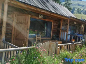 Kanas JunYue Courtyard Homestay