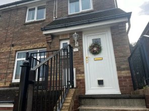 Luxury 4 bed House Sleeps 8, Enjoy in Comfort
